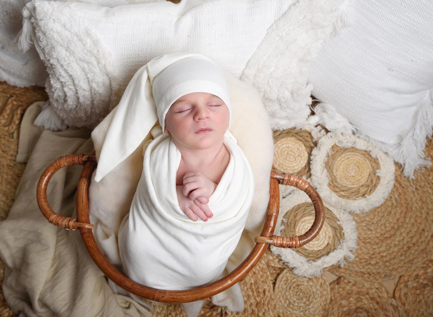 Nouveau-né endormi lors d une séance photo naissance en studio en Moselle par VDL Photographe